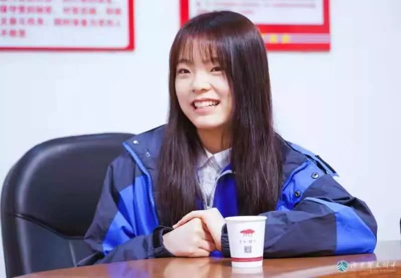 歌手欢子十年造型大变化：从青涩懵懂到成熟稳重-3377app(图3)